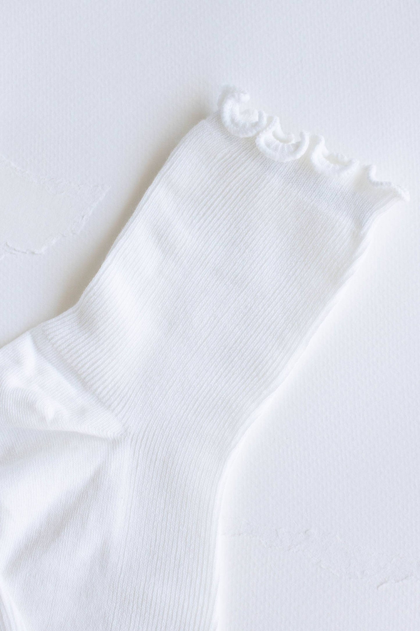 Ruffle Edge - White