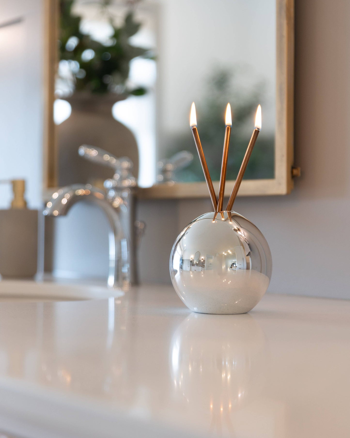Everlasting Candle Co. Neva Vase - Silver Metallic