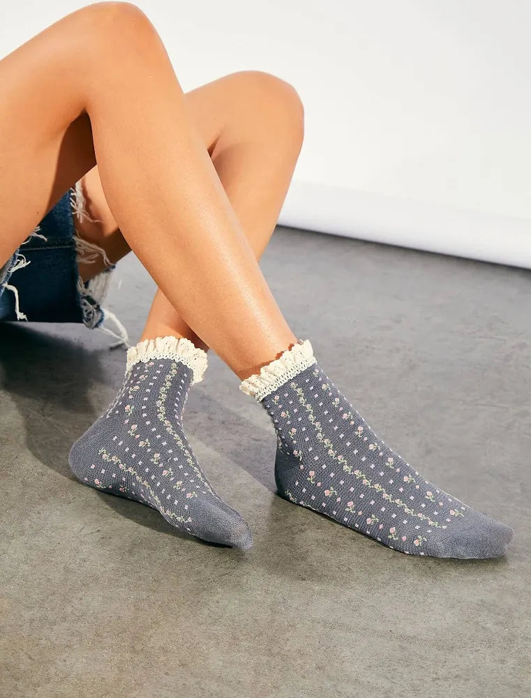 Free People Rosebud ruffle sock