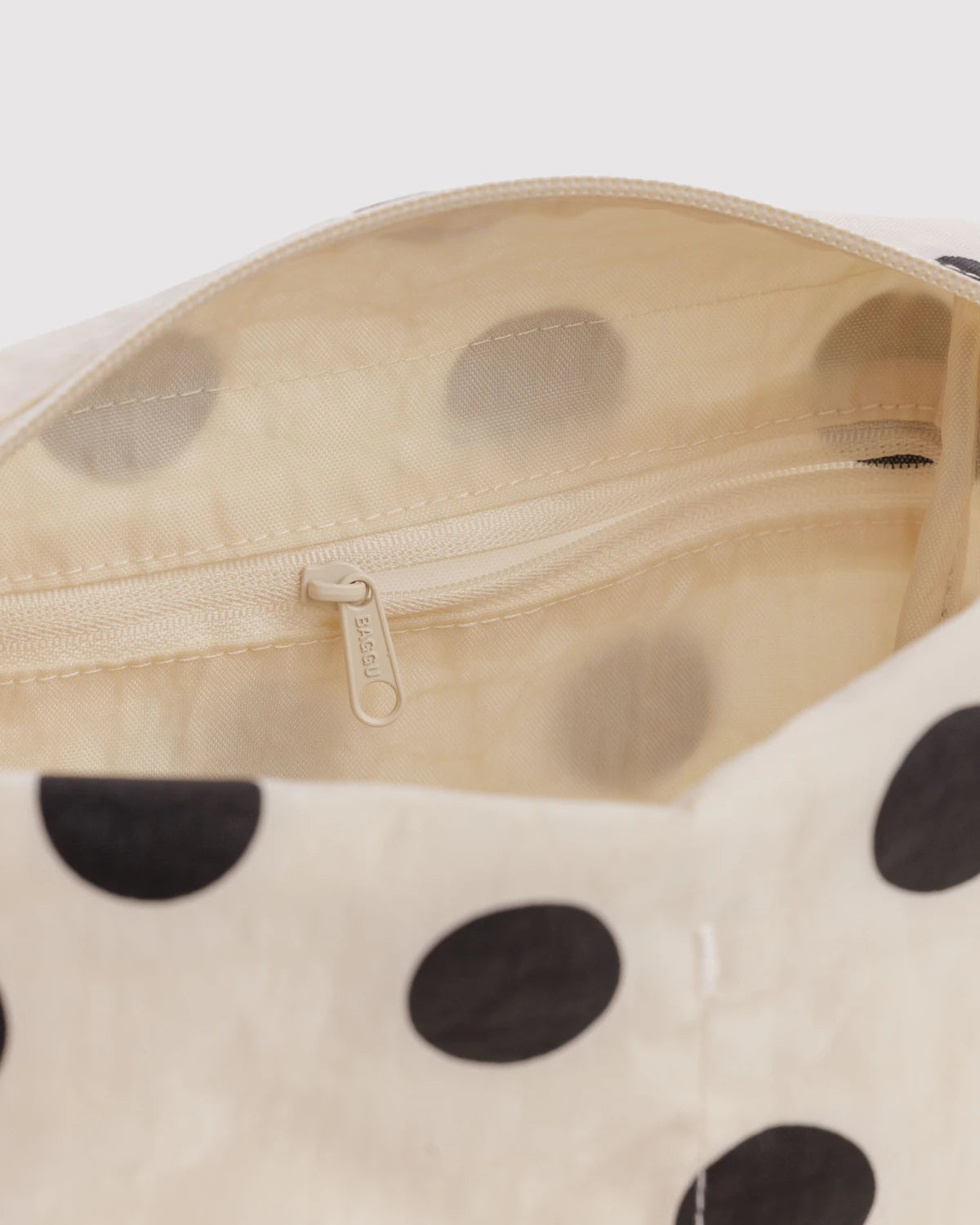Dopp Kit - Crème/Black Polka Dot