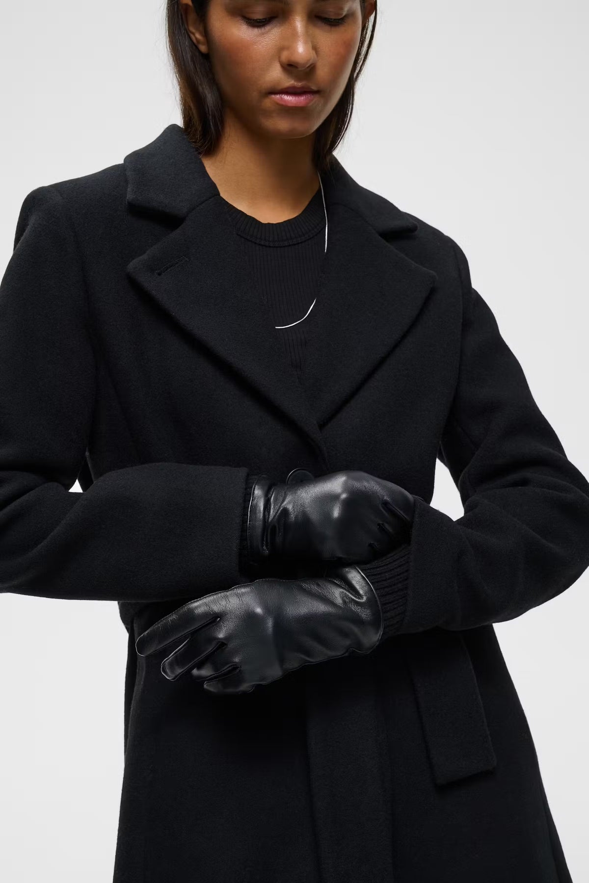 In Wear Annisaiw Gloves
