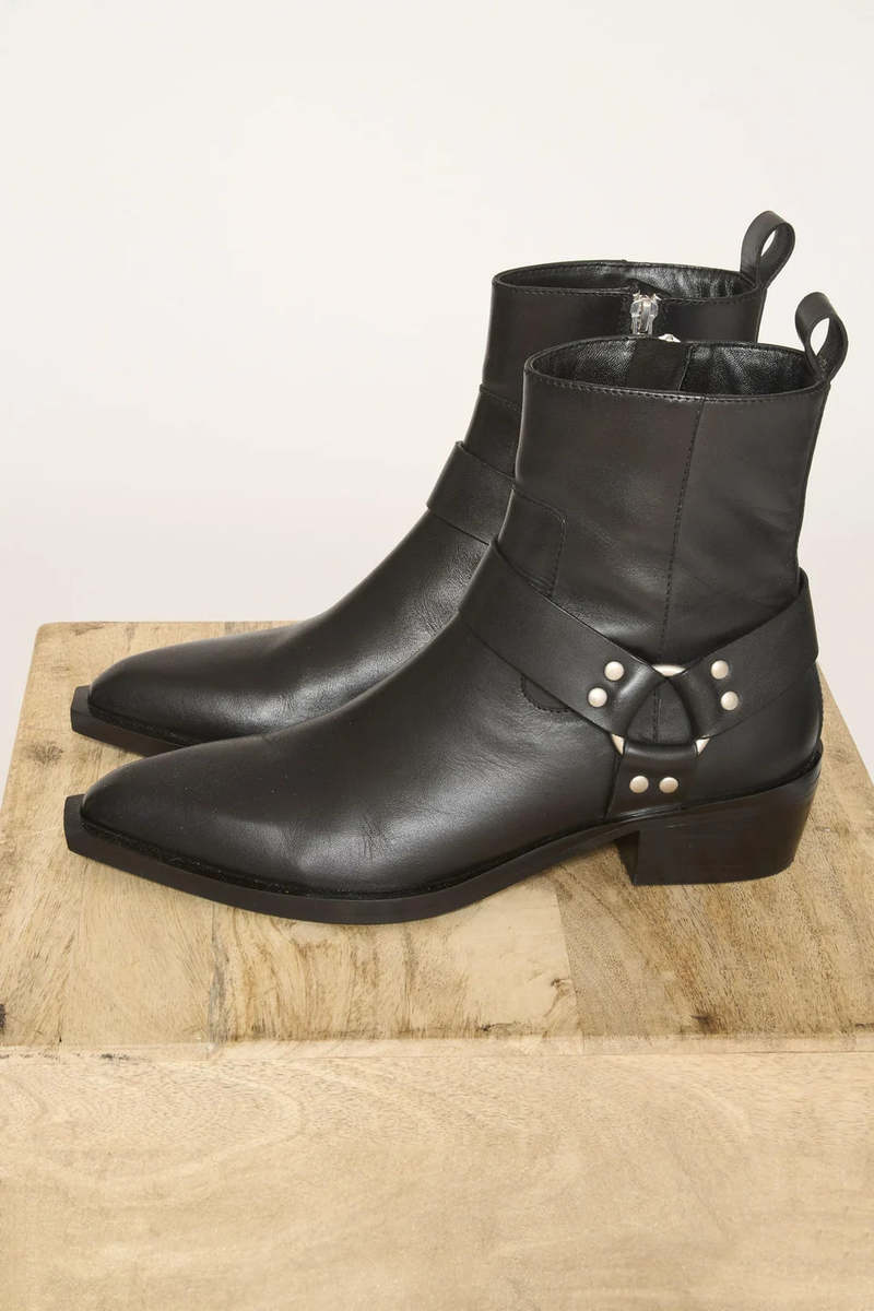 Mkt Nizas boot