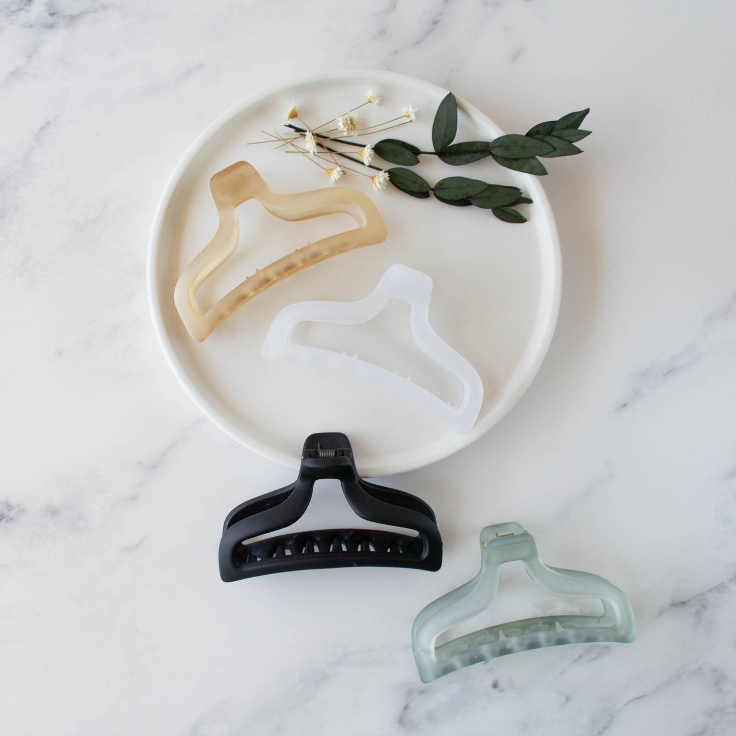 Moëtt Ice Matte Hair Clip: Ice Beige