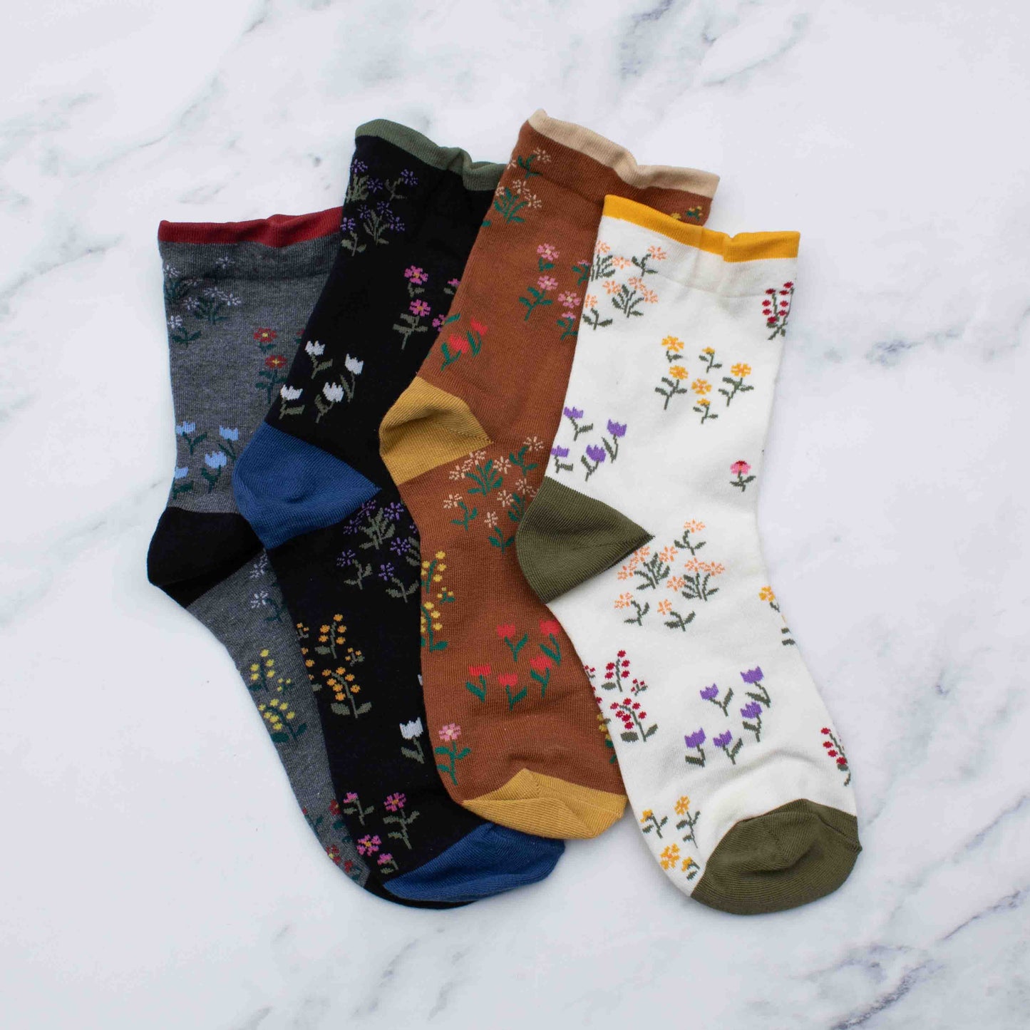 Women's Penelope Floral Casual Socks: Black/Olive