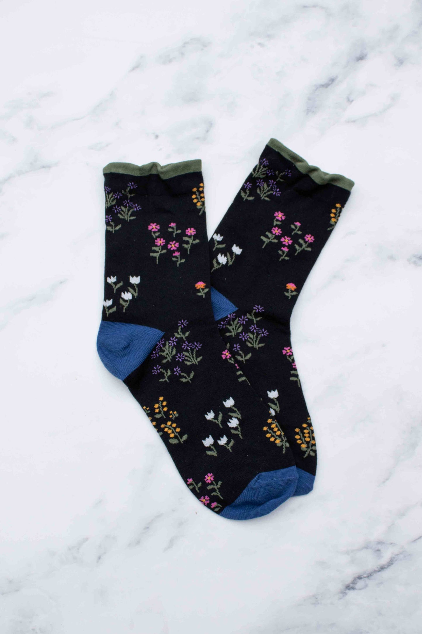 Women's Penelope Floral Casual Socks: Black/Olive