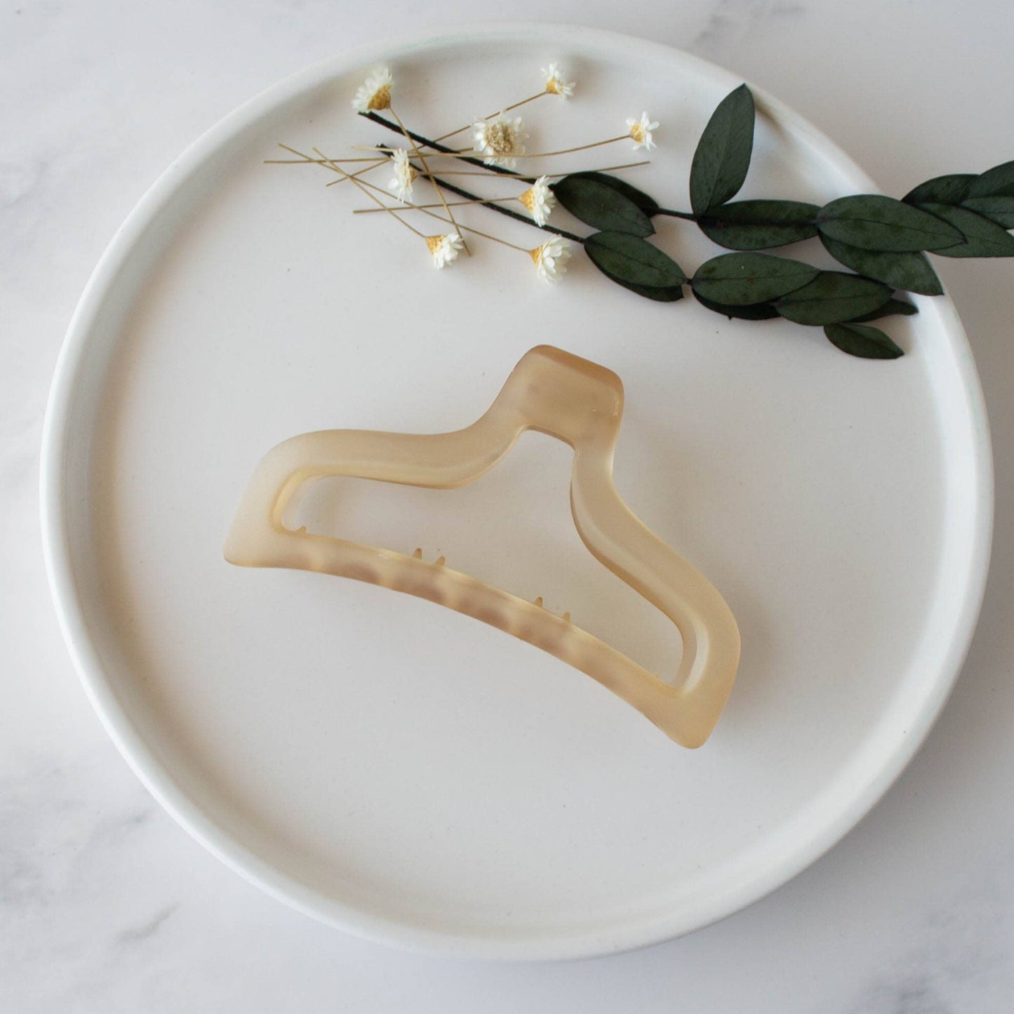 Moëtt Ice Matte Hair Clip: Ice Beige