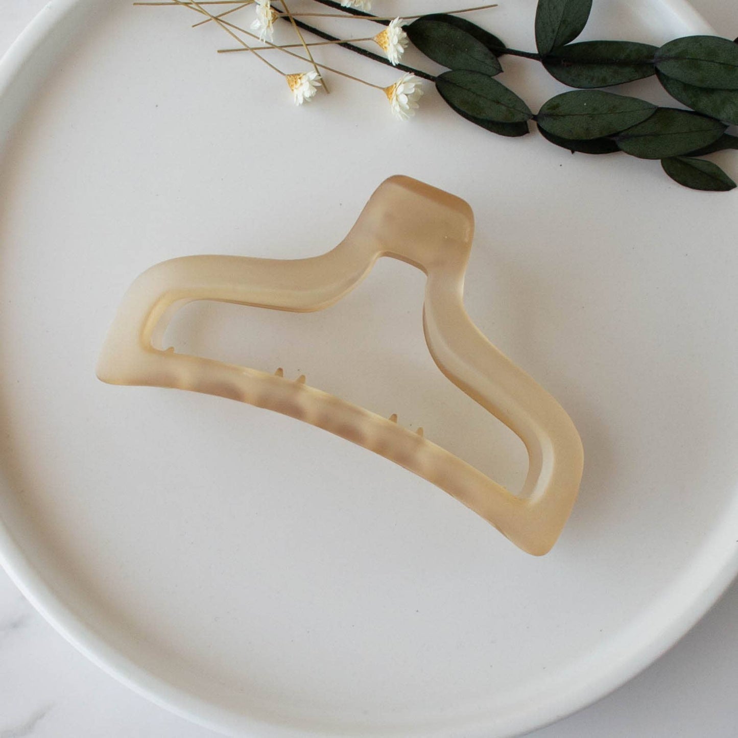 Moëtt Ice Matte Hair Clip: Ice Beige