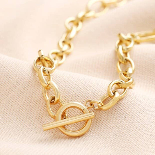T-Bar Oval Link Chain Necklace in Gold