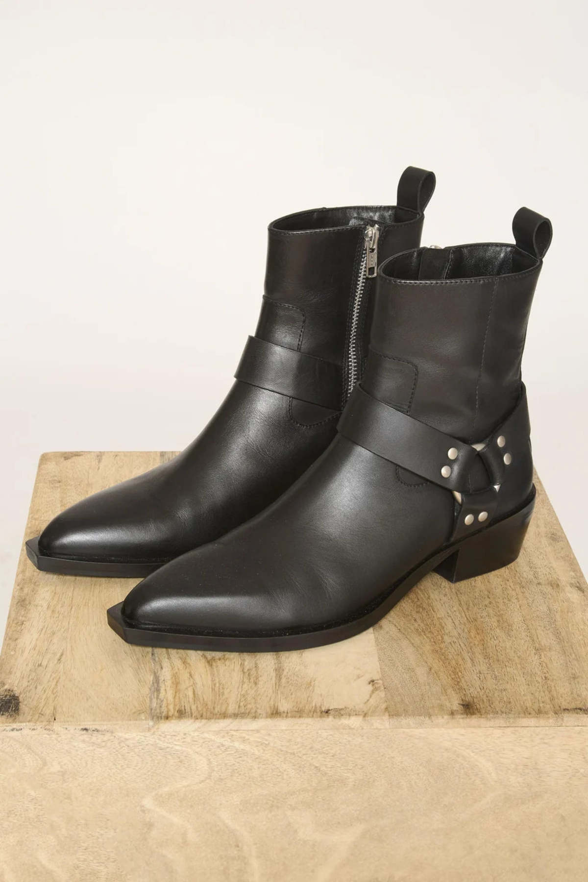 Mkt Nizas boot
