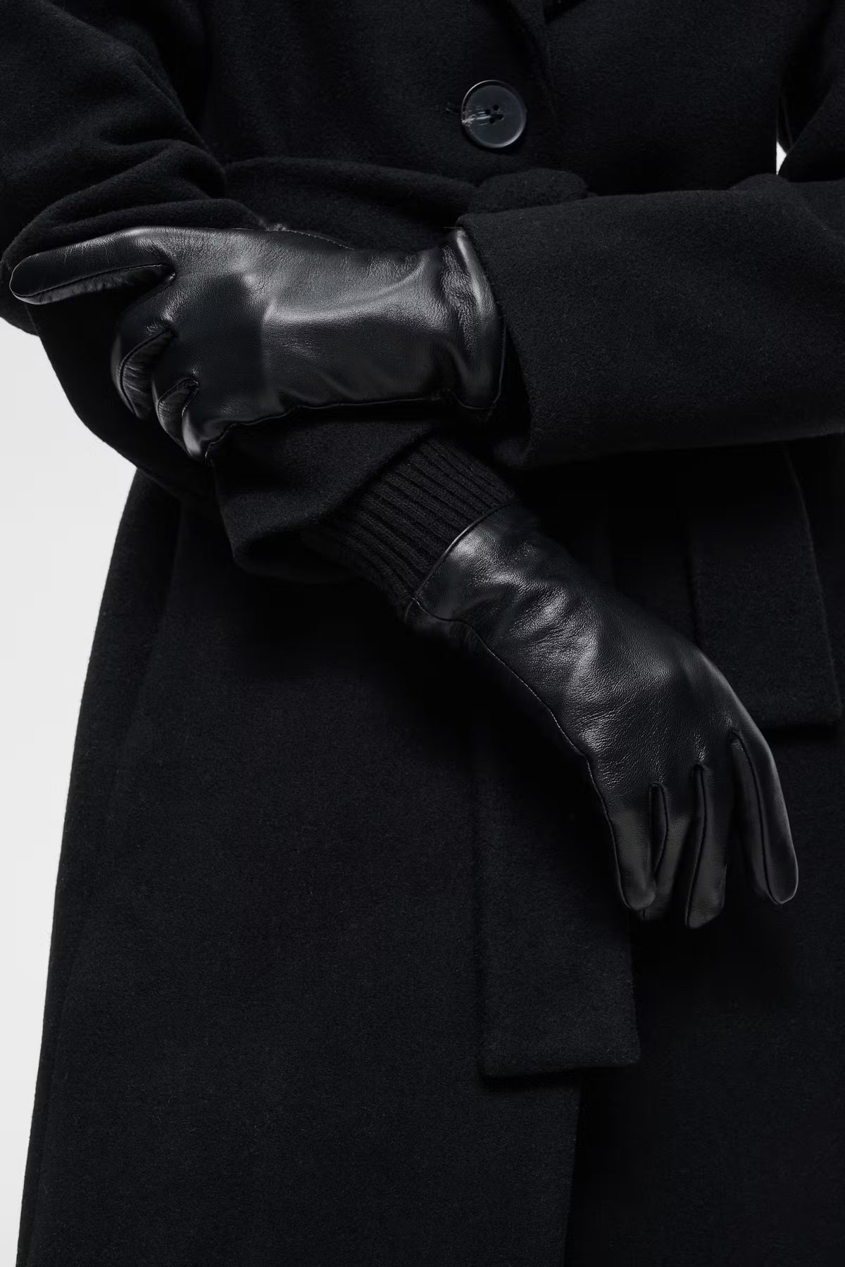 In Wear Annisaiw Gloves