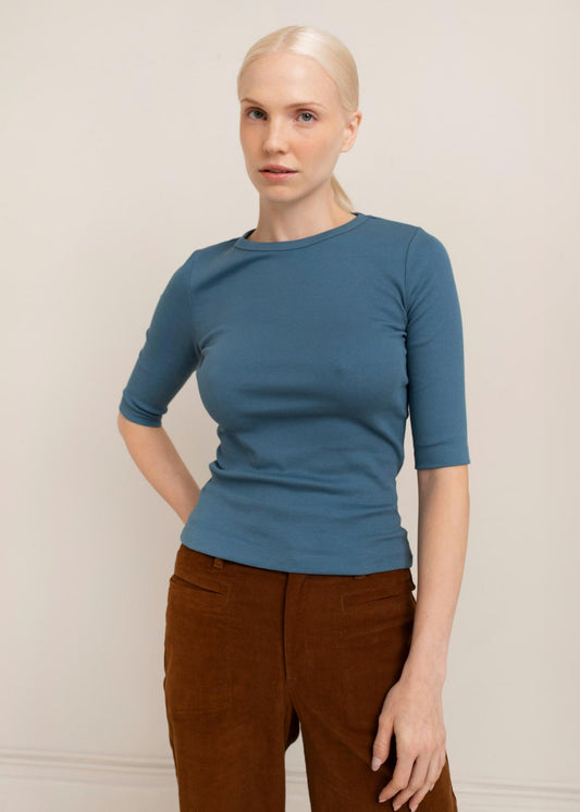 Akari top