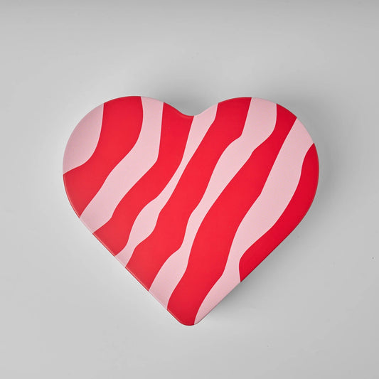 Heart Tin filled with Swedish Chocolate - Kärlek