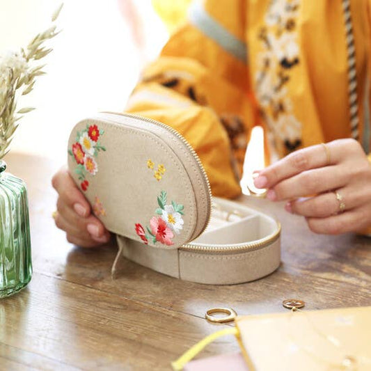 Jewelley Case - Embroidered Flowers Oval Velvet