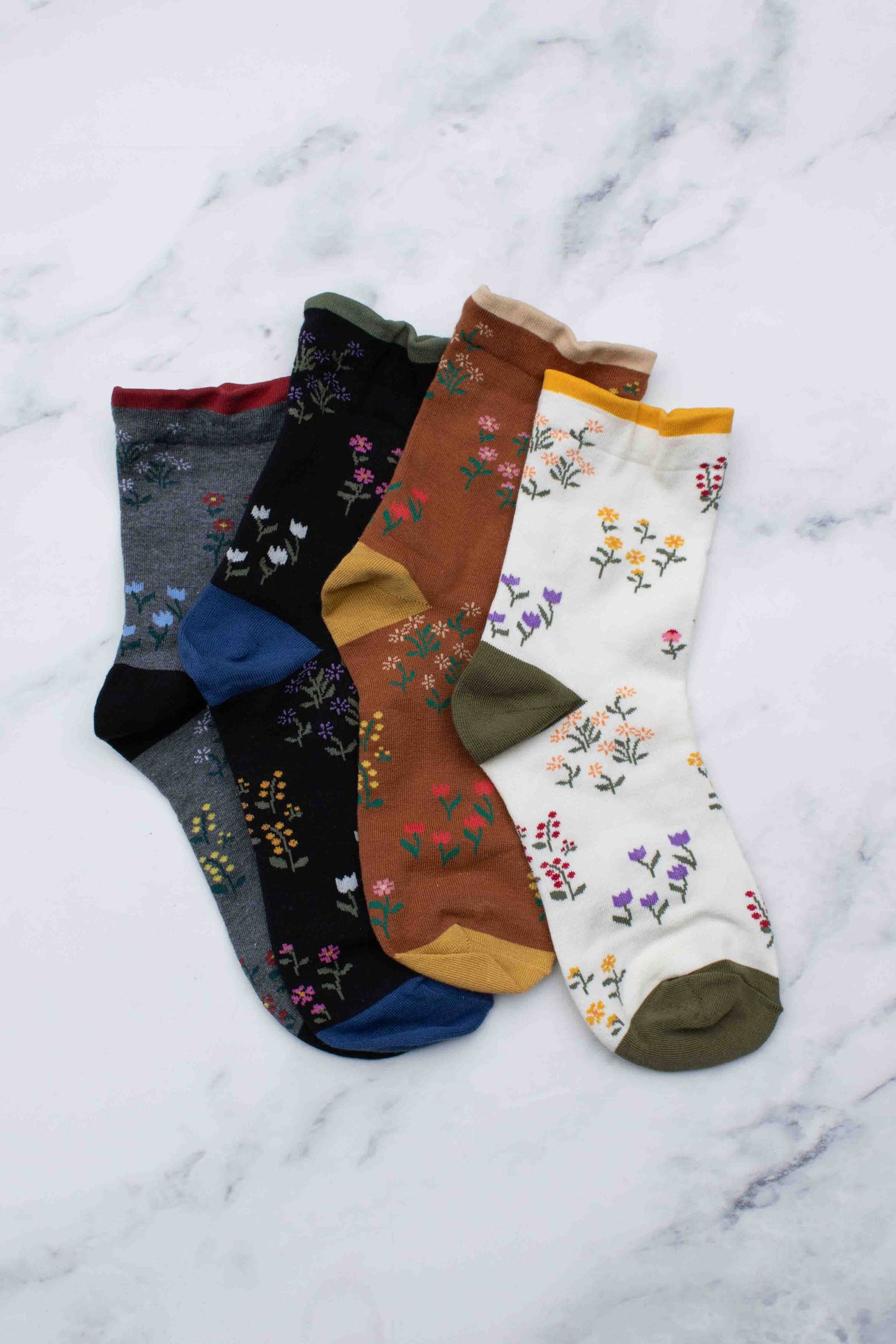 Women's Penelope Floral Casual Socks: Black/Olive